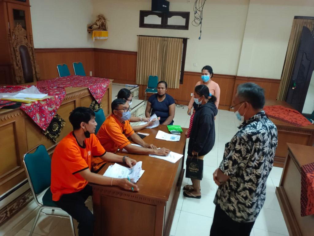 Bantuan Langsung Tunai (BLT) Bahan Bakar Minyak (BBM) telah mulai disalurkan oleh Pos Indonesia di Desa Jagapati